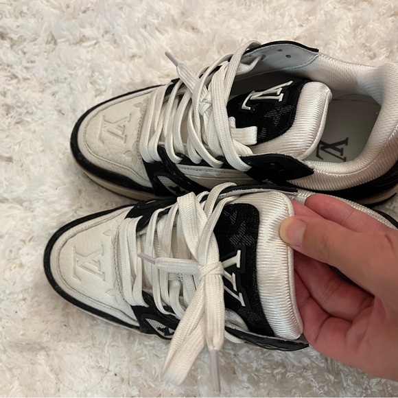 lV Trainer black and white sneaker - Picture 10 of 11